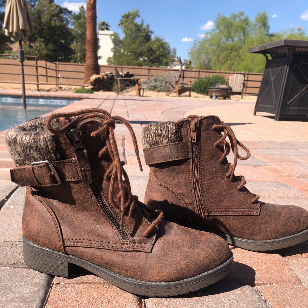 New Faded glory side zip brown boots